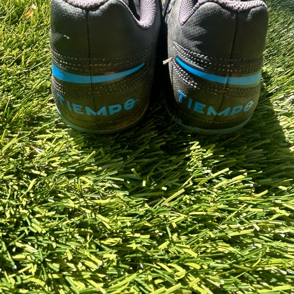 Adidas Soccer Cleats size 6.5 US. Like New - Picture 4 of 7